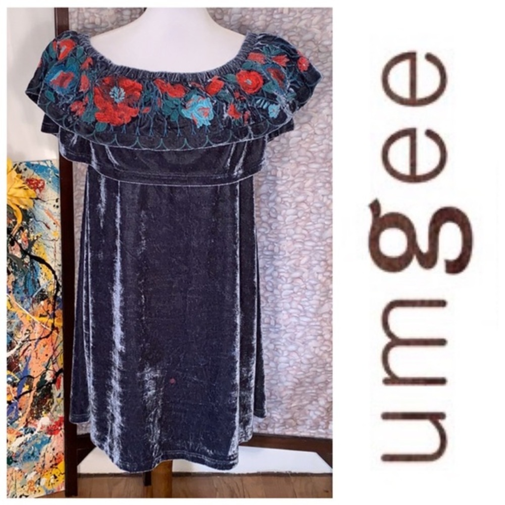 Umgee NWT blue velvet off-the-shoulder top.